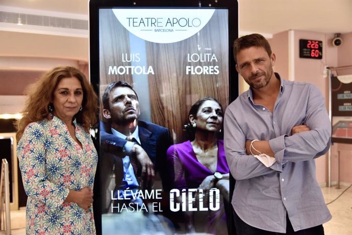 La actriz y cantante Lolita Flores y el actor Luis Mottola, protagonistas de la comedia teatral 'Llévame hasta el cielo'