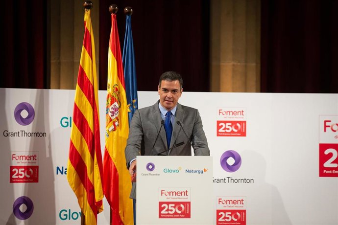 El presidente del Gobierno, Pedro Sánchez, interviene en la entrega de la medalla del 250 aniversario de Foment del Treball al editor de La Vanguardia, Javier Godó, el 7 de junio de 2021, en Barcelona, Catalunya (España). Se trata de una medalla conme