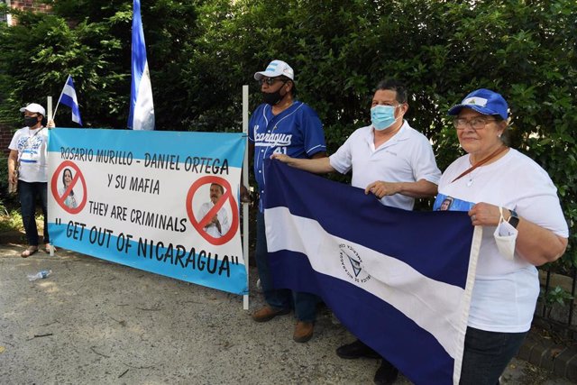 Concentración en las cercanías de la Embajada de Nicaragua en Washington, Estados Unidos, en contra del Gobierno de Daniel Ortega.