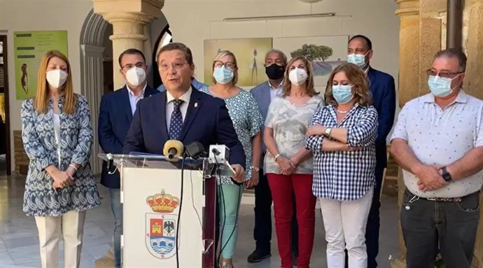 Francisco Huertas anunciando su dimisión