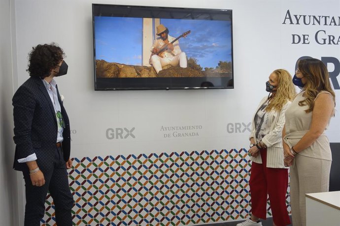 Presentación de 'Una de cal y nueve de arena', que llega al Isabel la Católica el próximo viernes