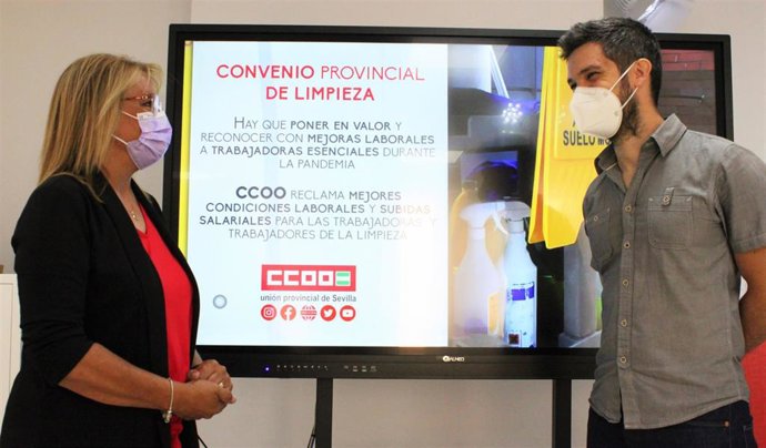 La secretaria general del sindicato provincial del Hábitat de CCOO de Sevilla, Mercedes Santoja, y el secretario de Acción Sindical de CCOO de Sevilla, Daniel Moreno