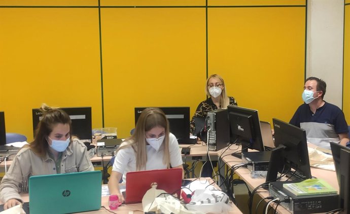 Equpo de la UPNA formado por Andrea Pérez, Alba Gil, Denisse Janina Samaniego y Fernando Jiménez