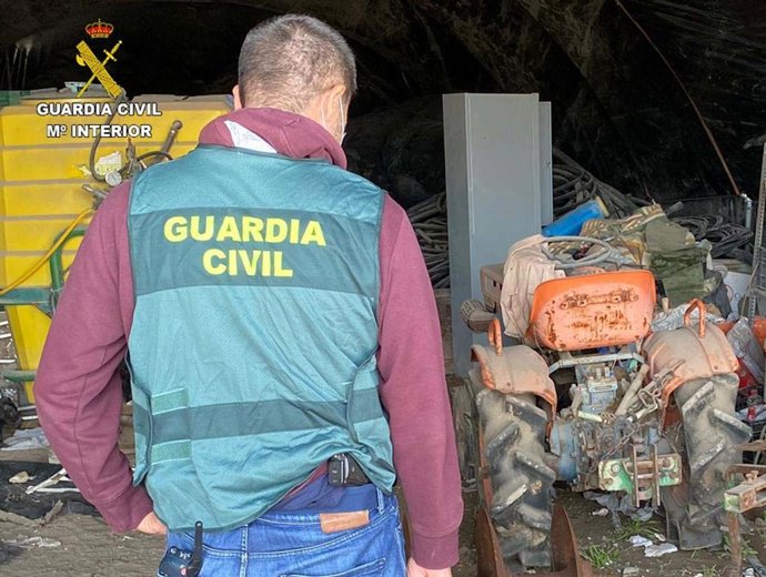 Archivo - Un agente del Equipo Roca de la Guardia Civil en Huelva, en una imagen de archivo 