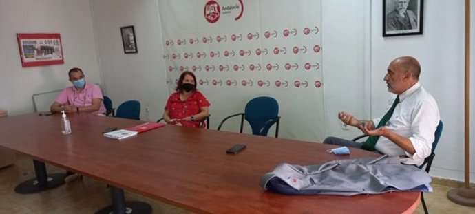 Hierro (PSOE-A) con representantes de UGT en Almería