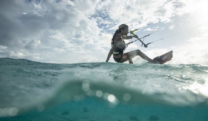 Archivo - Odisea celebra el Día Mundial de los Océanos con el estreno de La Ola Verde y Australia: rescate en la playa