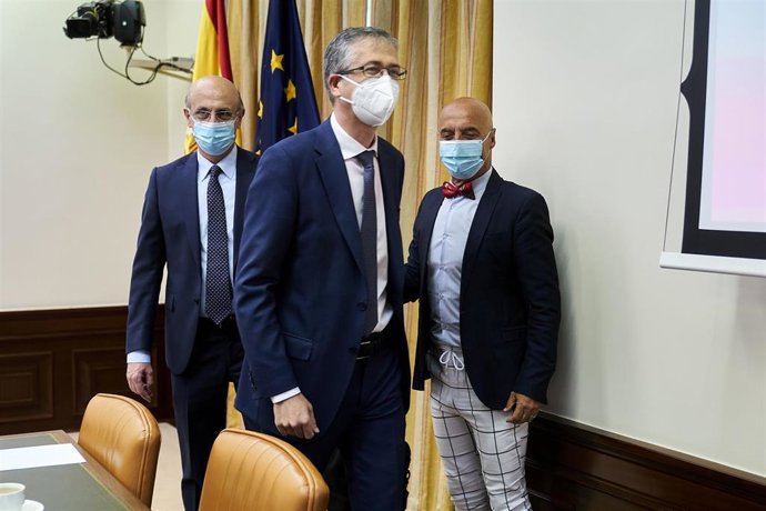 El gobernador del Banco de España, Pablo Hernández de Cos a su llegada a la Comisión de Asuntos Económicos y Transformación Digital en la sala Cánovas del Congreso de los Diputados, a 19 de mayo de 2021, en Madrid (España). Durante su comparecencia Hern