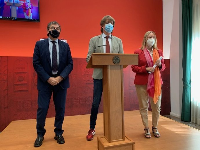 Jesús Puerta, Carlos Martínez y Rosa Cobo tras la comisión de seguimiento de la depuradora de Soria.