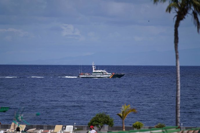 Archivo - Efectivos policiales durante la búsqueda de Tomás Gimeno y sus hijas, a 1 de mayo de 2021, en Santa Cruz de Tenerife, Islas Canarias (España). El Juzgado de Primera Instancia e Instrucción número 3 de Güímar ha dictado una orden internacional 