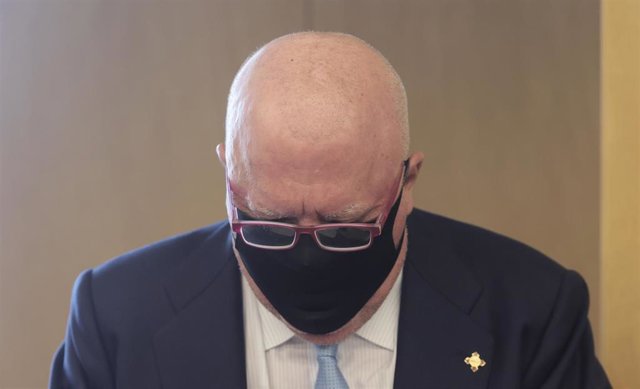 El ex comisario José Manuel Villarejo a su llegada a la comisión de investigación del Congreso de los Diputados sobre la 'Operación ‘Kitchen’.