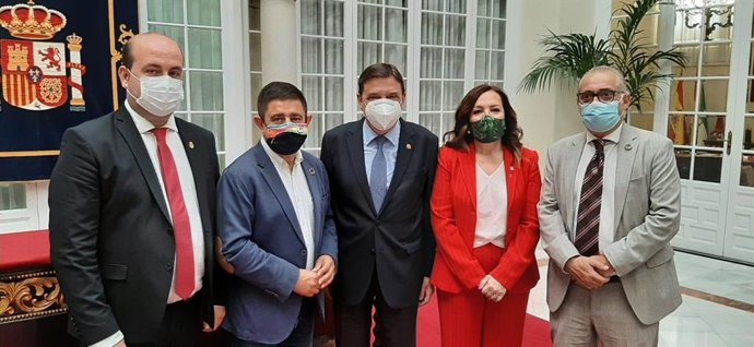 El presidente de la Diputación de Jaén, Francisco Reyes, en la firma del convenio para modernizar la Comunidad de Regantes de Pozo Alcón e Hinojares