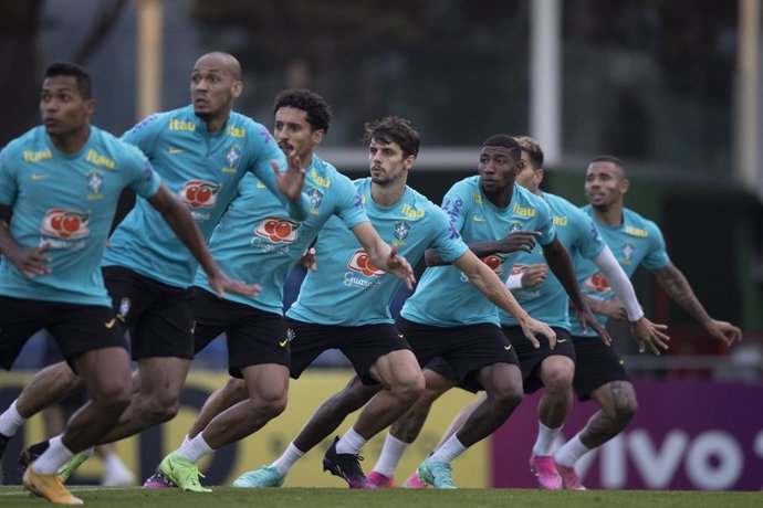 HANDOUT - 01 June 2021, Brazil, Teresopolis: Brazil players take part in a training session for the Brazil National Soccer Team at the Granja Comary Sports Complex as part of their preparation for the upcoming 2021 Copa America. Photo: Lucas Figueiredo/