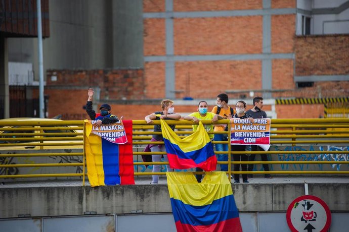 Manifestantes dan la bienvenida a la CIDH