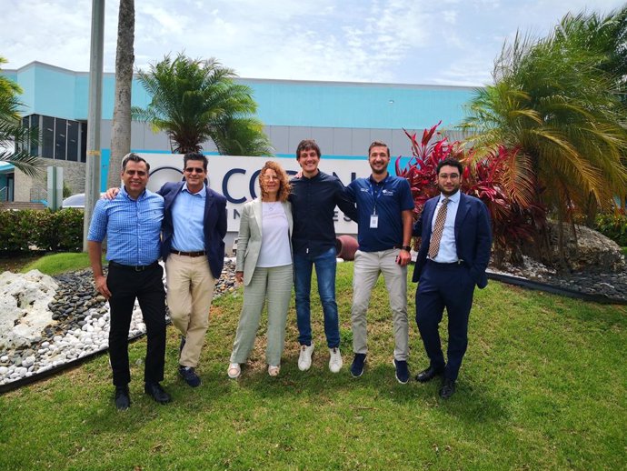 From left to right: Efraín Rodriguez  CEO, Copan Industries; Ernesto Rodriguez, Consultant, Copan Group; Stefania Triva  President and CEO, Copan Group; Marco Rovetta  Sr. Technical Services Manager Copan Industries; Agustin Oros  Production Directo