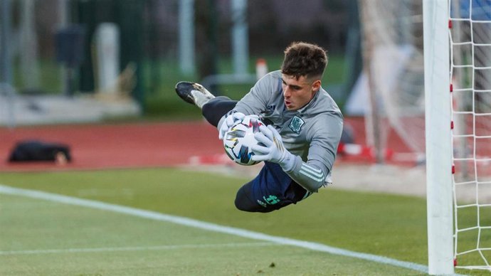 El portero del Chelsea FC Kepa Arrizabalaga en un entrenamiento con la selección española