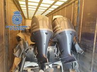 Detenido en Adra (Almería) un hombre que transportaba una planeadora destinada al tráfico de hachís