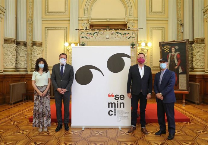 El director de la Fundación Obra Social de Castilla y León (Fundos), José María Viejo del Pozo, y la concejal de Cultura y Turismo y presidenta de la Fundación Municipal de Cultura, Ana Redondo, han firmado el acuerdo de colaboración.