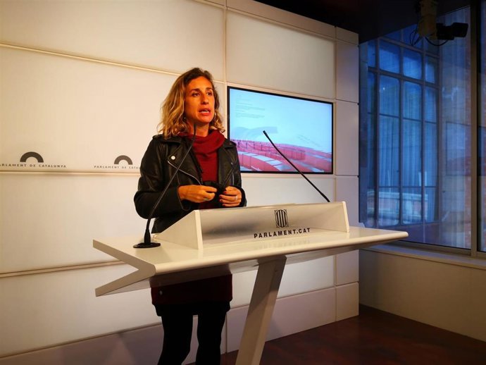 La diputada de la CUP en el Parlament Laia Estrada en rueda de prensa este martes en el Parlament