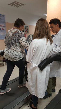 El profesor de Fisioterapia Antonio Cuesta, investigador principal de este estudio que ha descubierto un nuevo biomarcador que permite el contorl y seguimiento de pacientes con cáncer metastásico