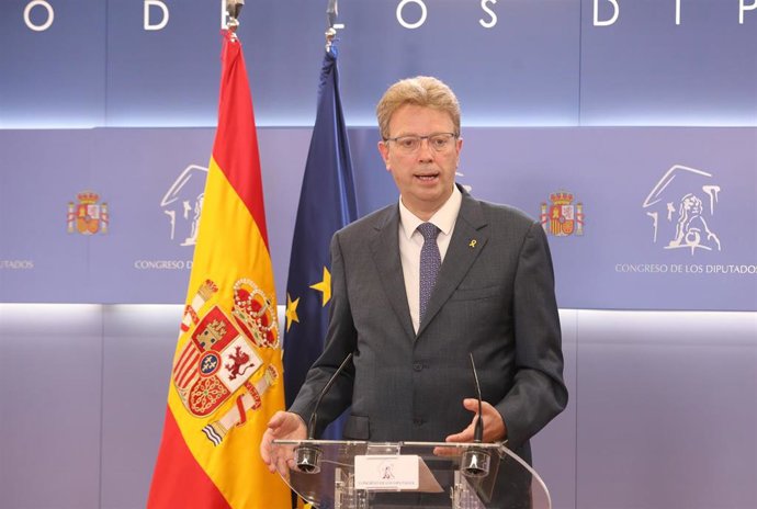 El portavoz del PDeCAT en el Congreso, Ferran Bel, interviene en  rueda de prensa