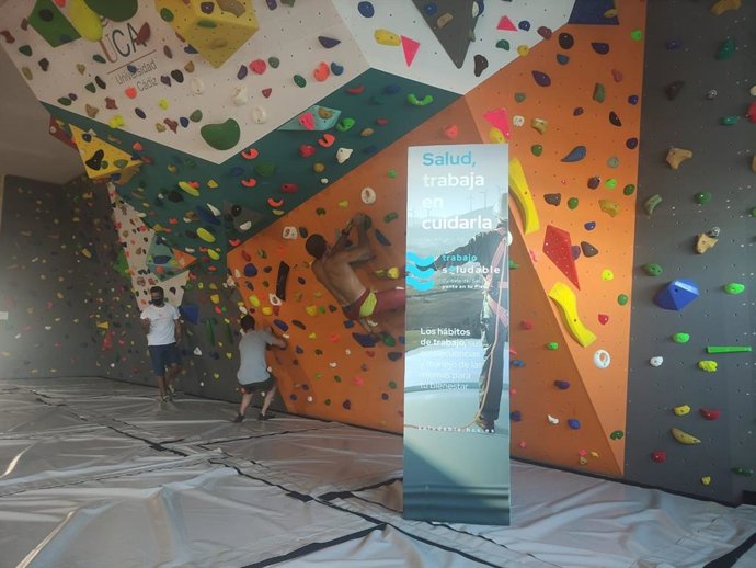 Una jornada del 'Proyecto Soludable' forma sobre los riesgos para la piel de los escaladores y cómo protegerla.