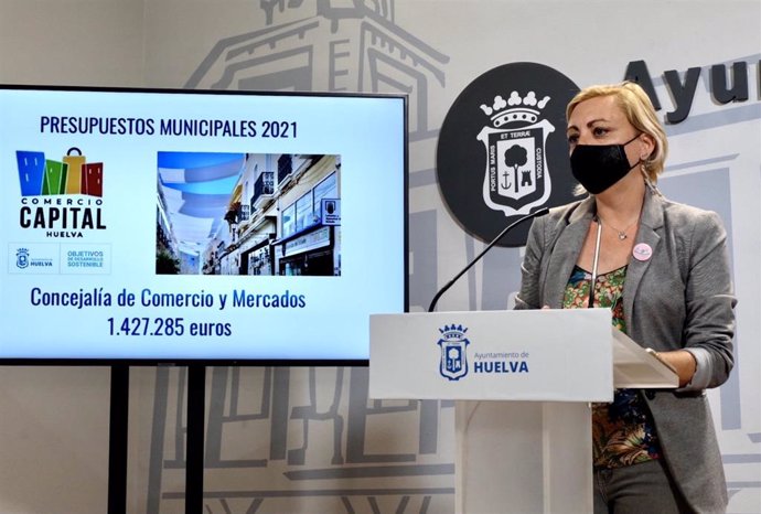 La concejal de Comercio y Mercados, Tania González, en rueda de prensa.