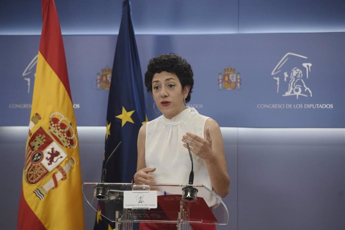 La portavoz parlamentaria de Unidas Podemos, Aina Vidal, interviene en una rueda de prensa anterior a una Junta de Portavoces, a 18 de mayo de 2021, en el Congreso de los Diputados, Madrid, (España).