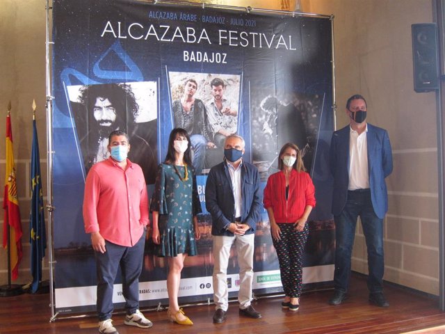 Autoridades en la presentación del Alcazaba Festival de Badajoz