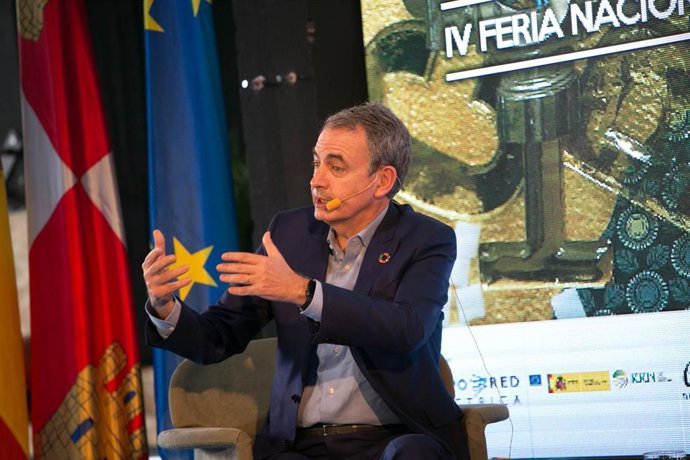 El expresidente del Gobierno José Luis Rodríguez Zapatero interviene en un coloquio durante la inauguración de la IV Feria Nacional para la Repoblación de la España Rural Presura*20, a 28 de mayo de 2021, en El Hueco, Soria, Castilla y León, (España). 