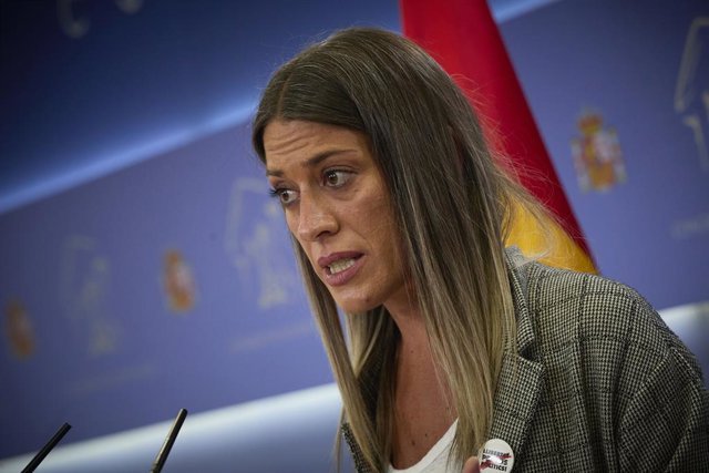 La portaveu de Junts, Miriam Nogueras, intervé en una roda de premsa