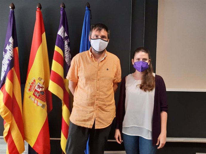 El director general de Residuos del Govern, Sebasti Sansó, y la vicepresidenta y consellera de Sostenibilidad y Medio Ambiente, Aurora Ribot.