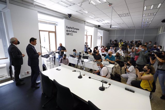 Sala de prensa del Ayuntamiento de Granada, ante la comparecencia del alcalde, Luis Salvador