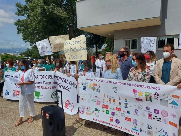 Una de las concentraciones por la vuelta de la MAternidad al Hospital Clínico