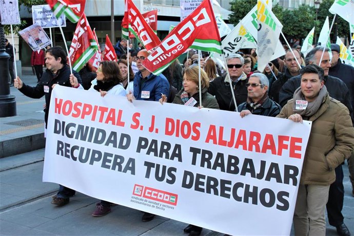 Archivo - Imagen de archivo de una movilización por el Hospital del Aljarafe