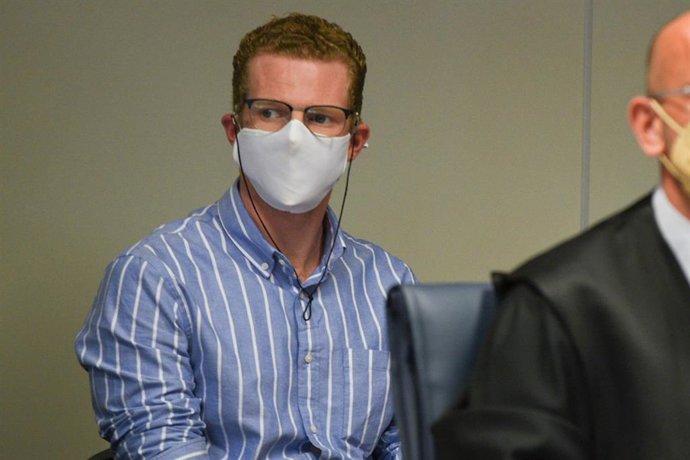 Gabriel Carvajal sentado en la Audiencia de Valencia 