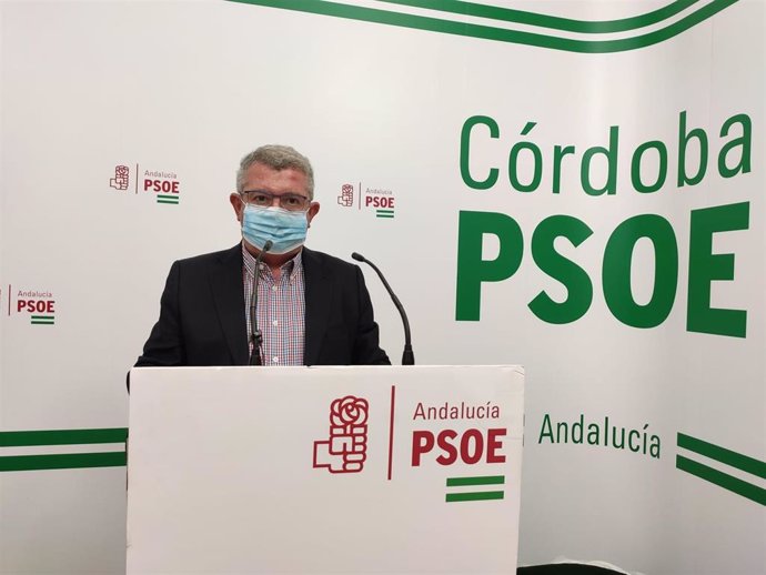 El portavoz del PSOE-A en la Comisión de Salud y Familias del Parlamento de Andalucía, el cordobés Jesús María Ruiz, en la sede de su partido.