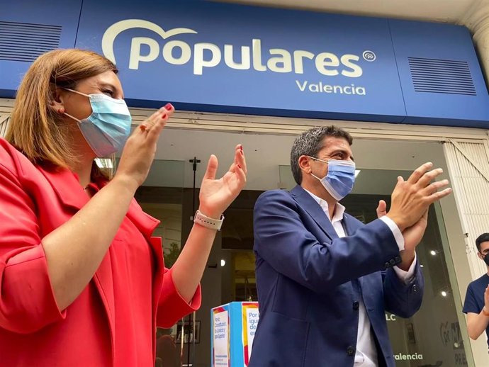 M José Catalá y Carlos Mazón firman contra los indultos en la sede local del PP