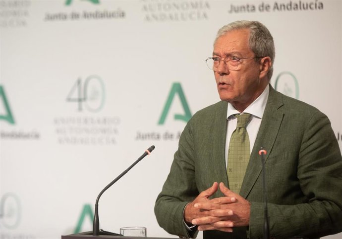 El consejero de Transformación Económica, Industria, Conocimiento y Universidades, Rogelio Velasco, en  la rueda del prensa posterior a la reunión del Consejo de Gobierno de la Junta de Andalucía a 08 de junio del 2021 en el Palacio de San Telmo, Sevill