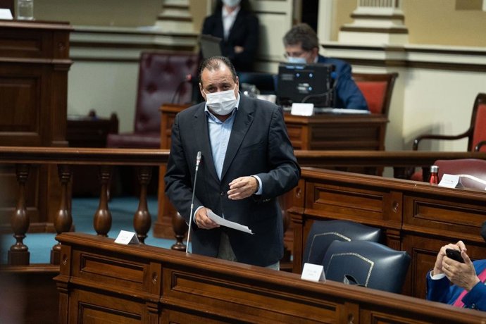 El consejero de Sanidad del Gobierno de Canarias, Blas Trujillo