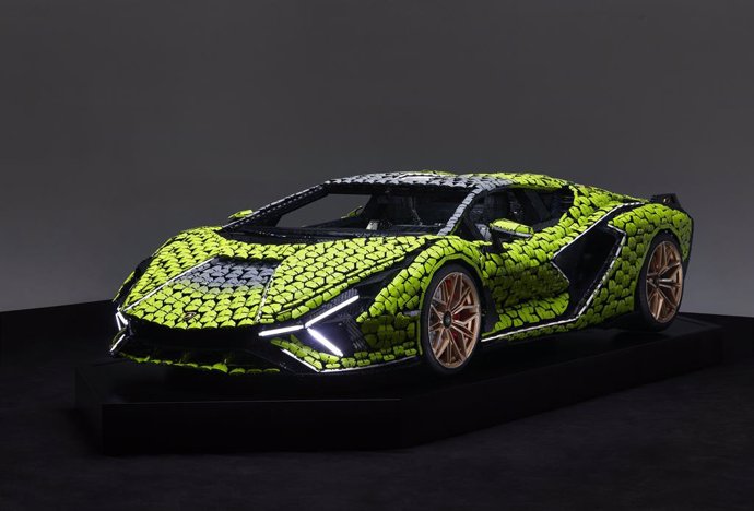 Archivo - Lamborghini con piezas de Lego.