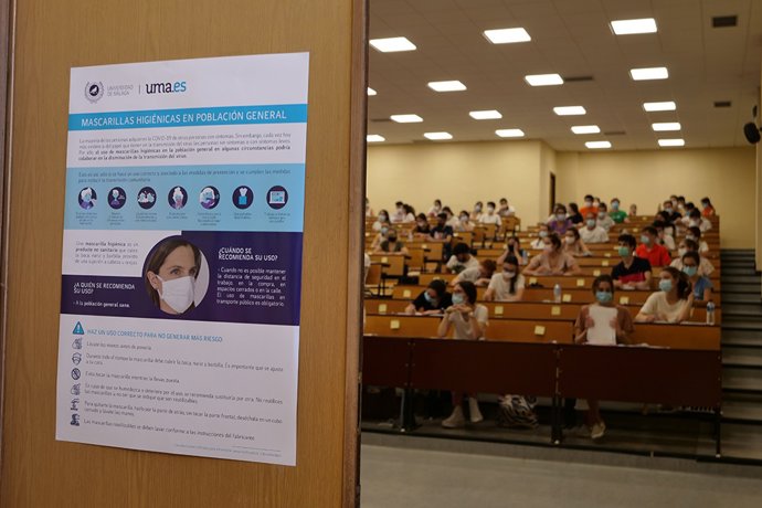 Archivo - Exámenes de selectividad en Málaga en una imagen de archivo 