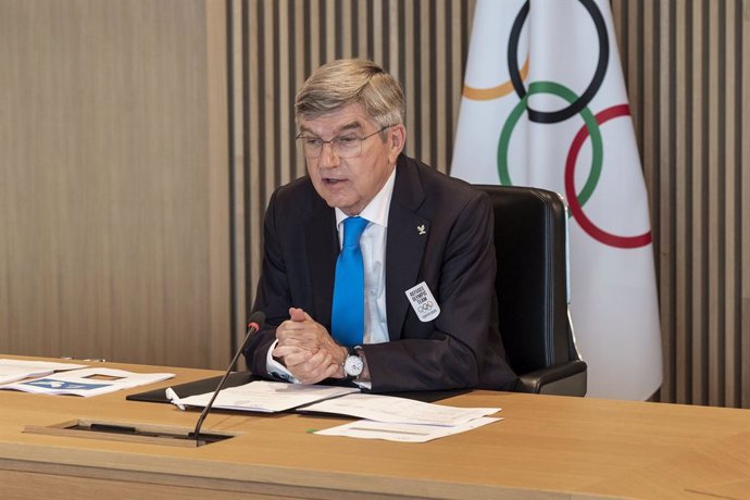 HANDOUT - 08 June 2021, Switzerland, Lausanne: International Olympic Committee (IOC) President Thomas Bach opens the Hybrid Executive board meeting in Olympic House. The refugee team for the upcoming Tokyo Olympics will consist of 29 athletes, with six 