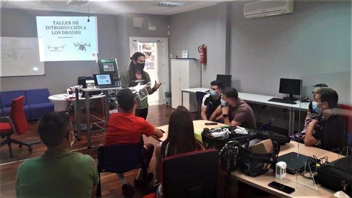 Yunquera acoge el primer curso de formación en pilotaje de drones dirigido a jóvenes de la provincia