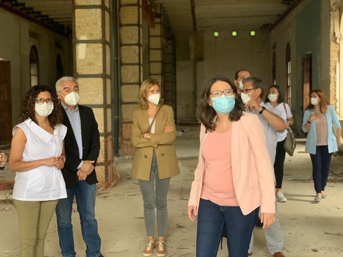 La vicepresidenta y consellera de Igualdad y Políticas Inclusivas, Mónica Oltra, en su visita a Paiporta.