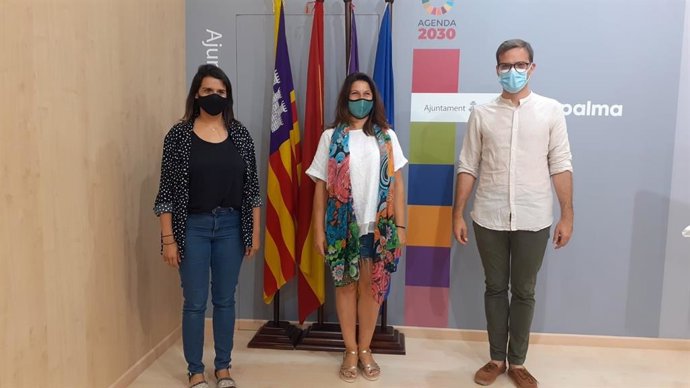 Miembros del Ayuntamiento de Palma presentan una campaña para dar a conocer el espacio en línea LGTBI.
