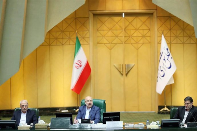 Archivo - 31 May 2020, Iran, Tehran: Speaker of the Iranian Parliament (Islamic Consultative Assembly) Mohammad Bagher Ghalibaf (C) chairs a session. Ghalibaf, a former commander of the Revolutionary Guards' air force, was elected speaker earlier this w