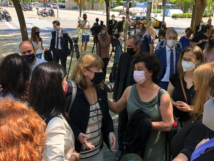 La consellera de Cultura, Natlia Garriga, antes de su citación ante la jueza que investiga a 29 excargos del Govern por los prepativos del 1-O. En Barcelona, el 8 de junio de 2021.