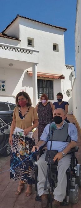 La delegada de Salud y Familias, María Jesús Botella, en su visita a Aguilar de la Frontera.