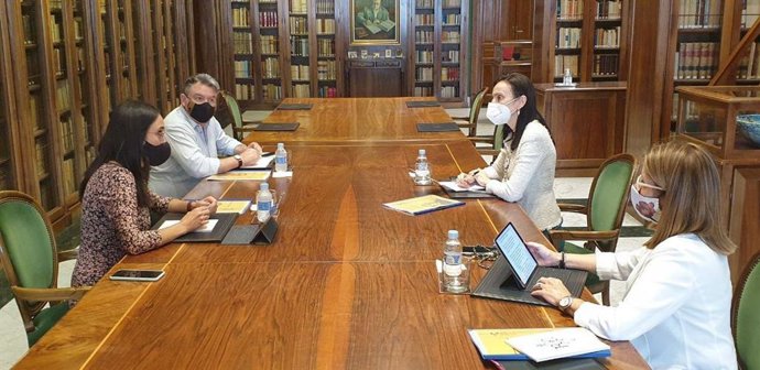 Cazalilla y Cano presentando la candidatura del Congreso de la Legua en a RAE
