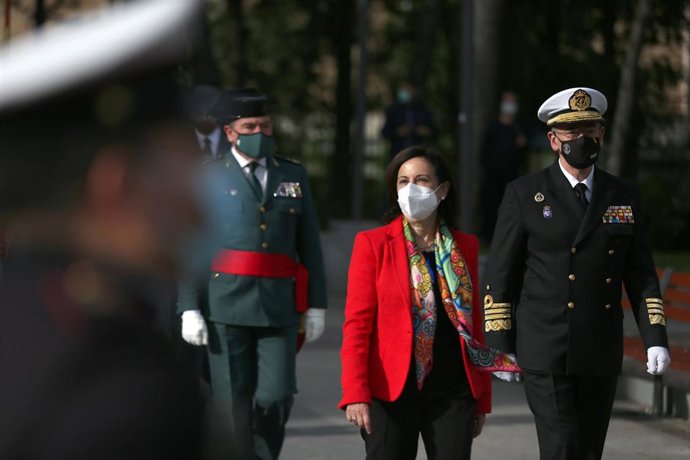 La Ministra de Defensa, Margarita Robles, acude al izado de bandera con motivo del Día de San Isidro en los Jardines del Descubrimiento de la Plaza de Colón, a 15 de mayo de 2021, en Madrid (España). 